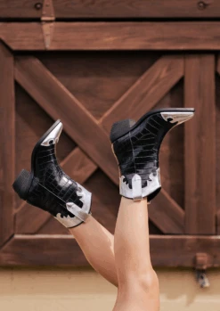 KAINE - BLACK & SILVER -Mia LIFESTYLESHOT