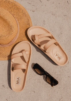 ZORA - NUDE -Mia Zora